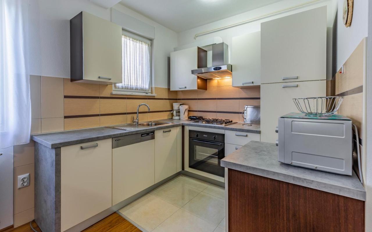 Istriensonne - Apartments Veruda Mit Grillterrasse بولا المظهر الخارجي الصورة