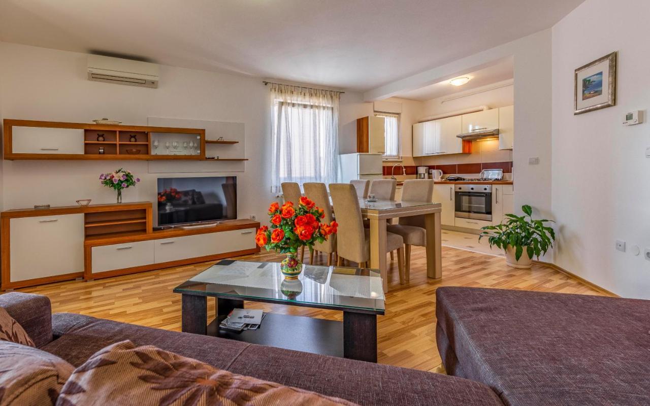 Istriensonne - Apartments Veruda Mit Grillterrasse بولا المظهر الخارجي الصورة