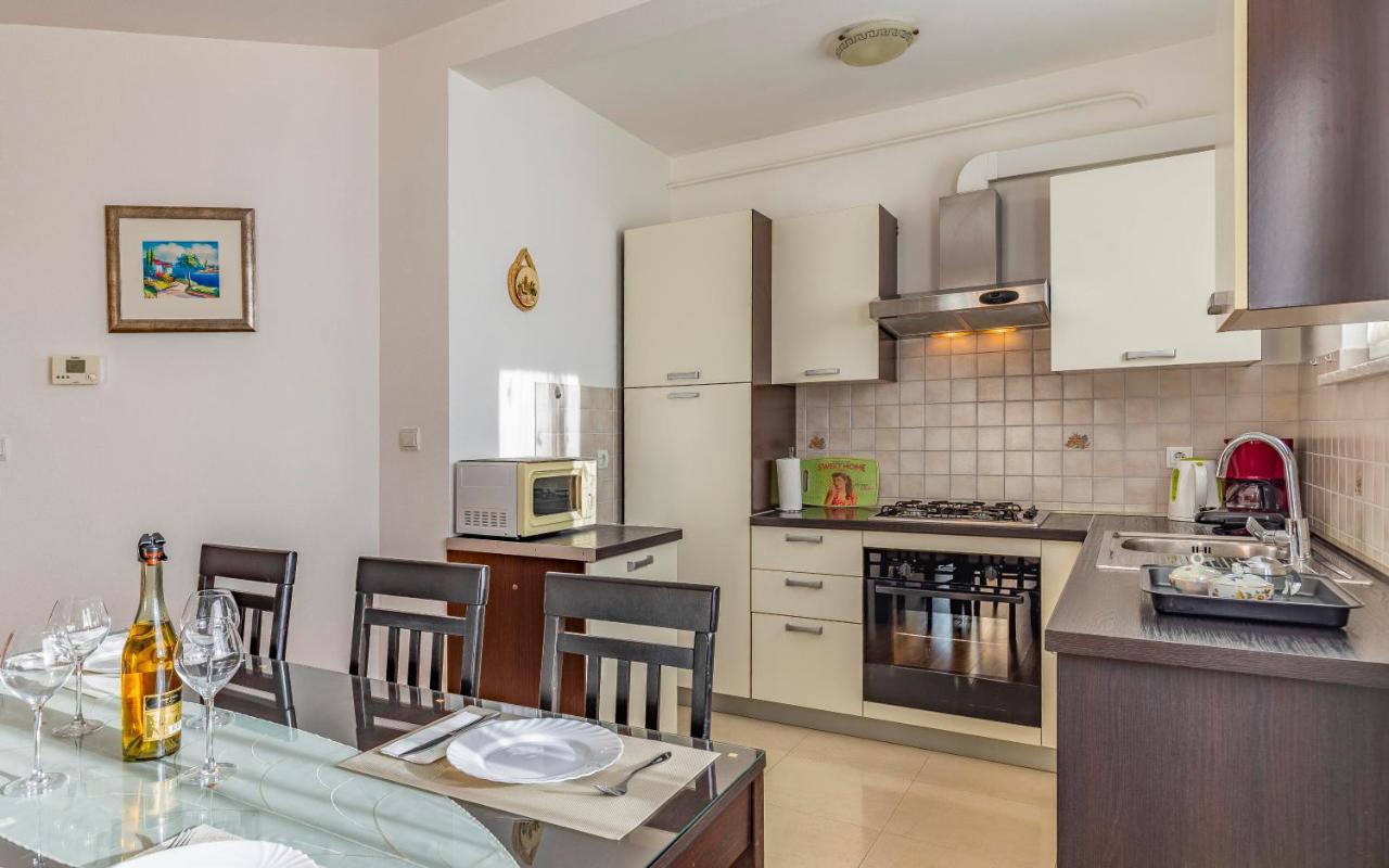 Istriensonne - Apartments Veruda Mit Grillterrasse بولا المظهر الخارجي الصورة
