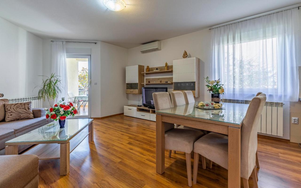 Istriensonne - Apartments Veruda Mit Grillterrasse بولا المظهر الخارجي الصورة
