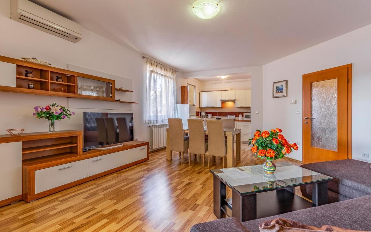 Istriensonne - Apartments Veruda Mit Grillterrasse بولا المظهر الخارجي الصورة